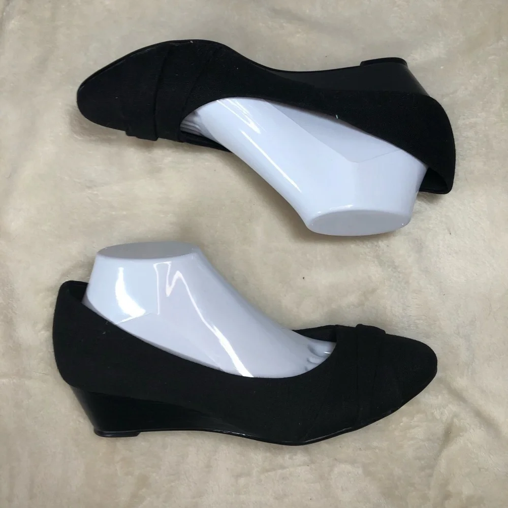 Kelly & Katie Classic Black Wedges Sz 10